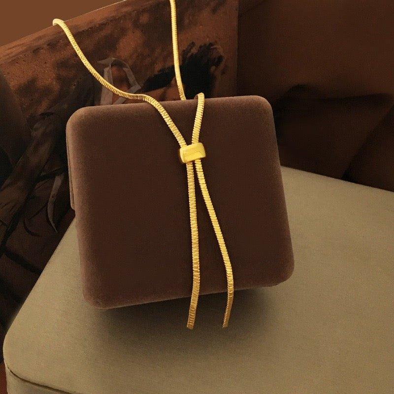 Minimalistische dreieckige Knochenkette zum Herausziehen - Daily Stuff